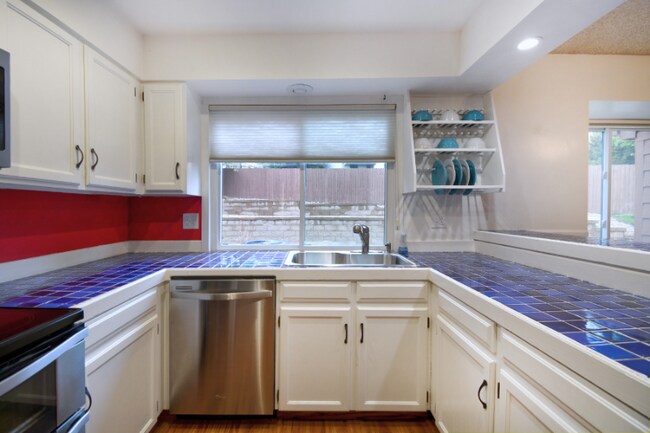 Building Photo - 4901 Daybreak Cir