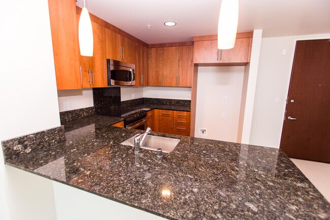 Building Photo - Beautiful 1 Bedroom condo at Axis – Exclus...