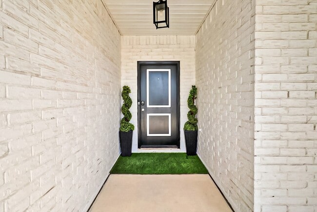 Foto del edificio - 1339 Masquerade Blvd