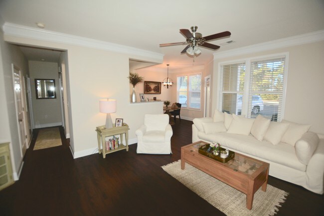 Building Photo - 2115 Chatelain Way