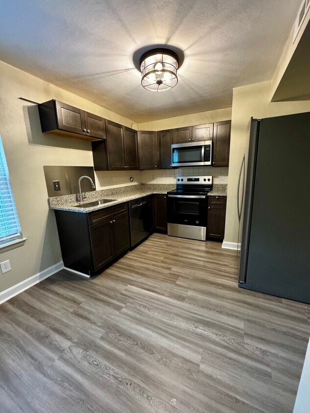 Foto principal - 8570 Chesapeake Blvd