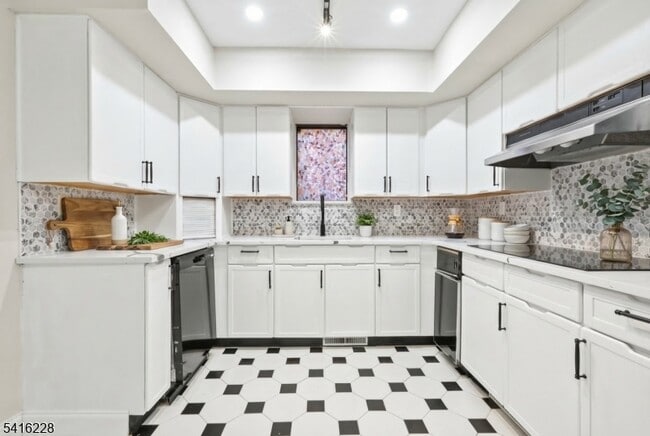 Foto del edificio - 5 Millay Ct