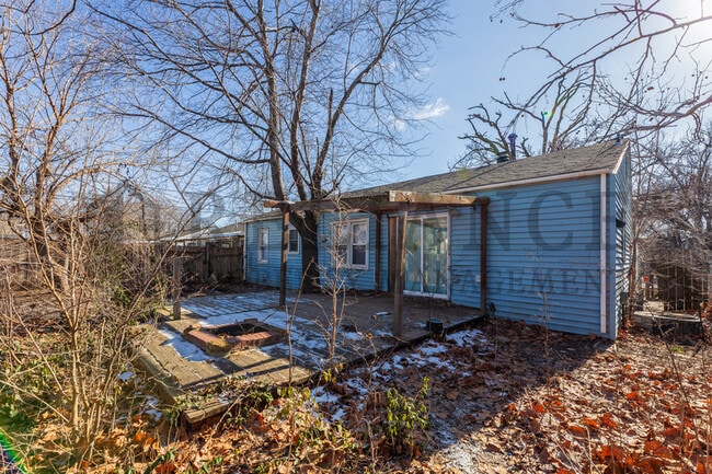 Building Photo - 420 Benway St