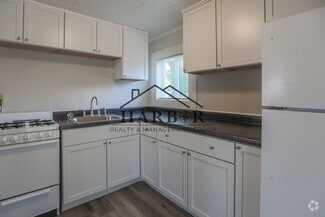 Building Photo - 212 7th St NW
