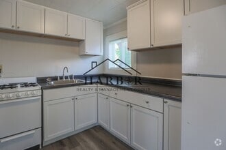 Building Photo - 212 7th St NW