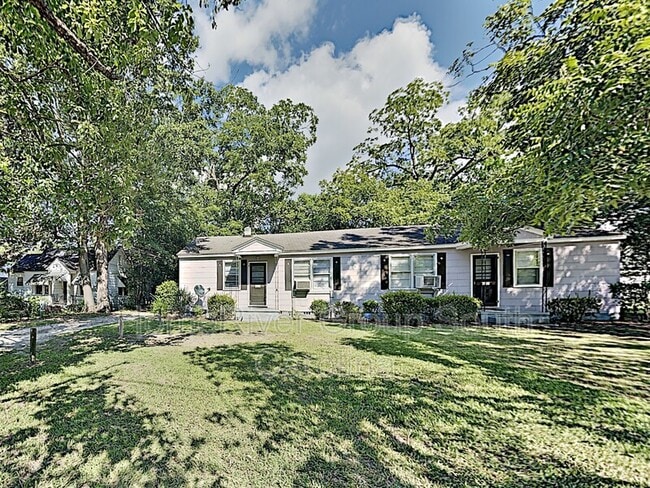 Building Photo - 323 N Magnolia St