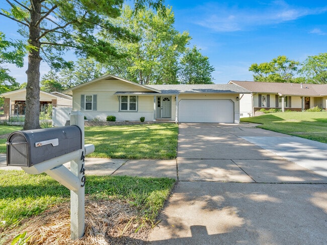 Building Photo - 449 Madrina Ct