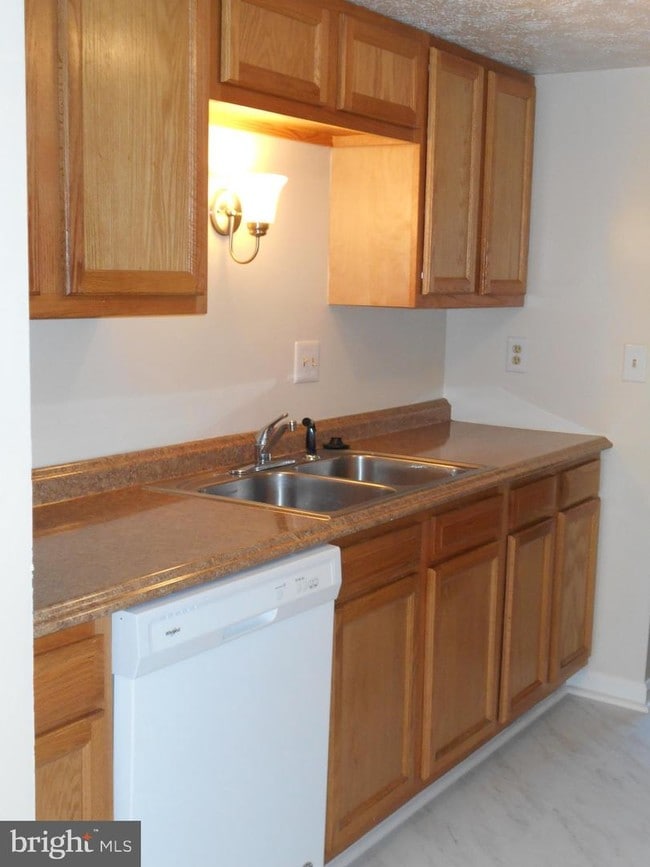 Building Photo - 3657 Woodhaven Ct