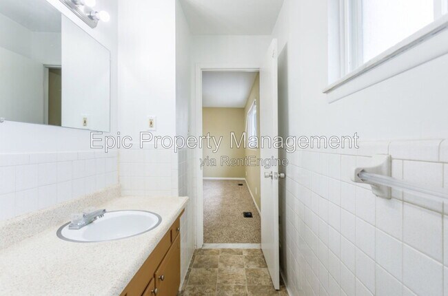 Building Photo - 10033 Groh Rd
