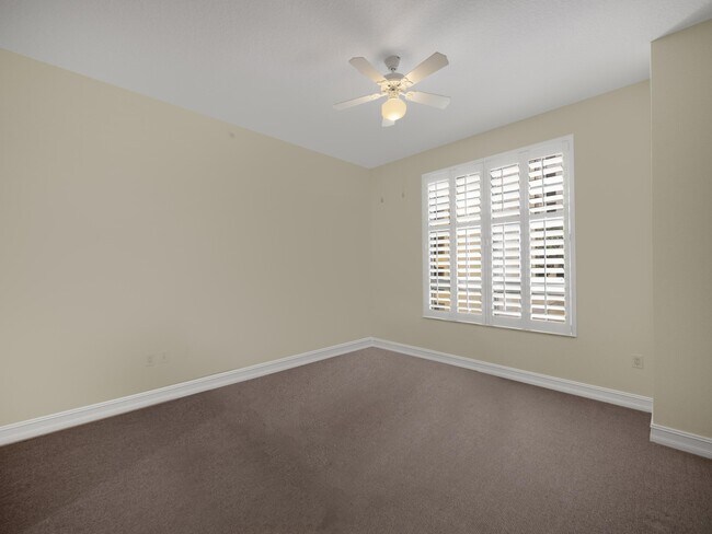 Building Photo - 701 S Olive Ave