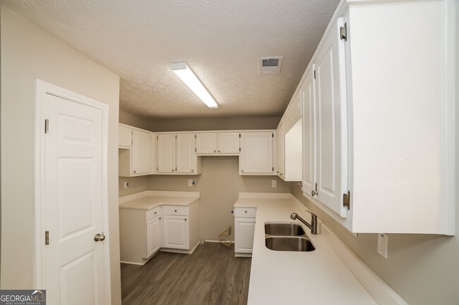 Foto del edificio - 1097 Hidden Brook Trail