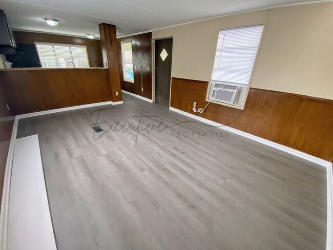 Foto del edificio - For Rent: 2-Bedroom Mobile Home in Sulphur...
