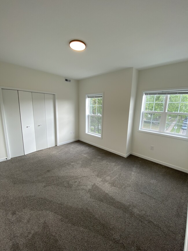 Building Photo - 749 Mount Curve Blvd