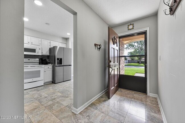 Building Photo - 9126 Trevi Cir W