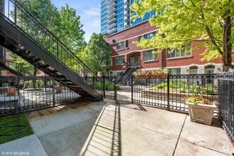 Building Photo - 321 E 17th St