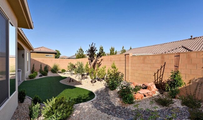 Building Photo - 1556 W Songbird Dr