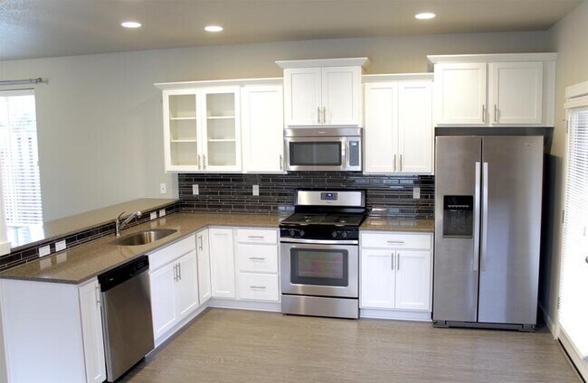 Building Photo - 1598 NE 103rd Ave