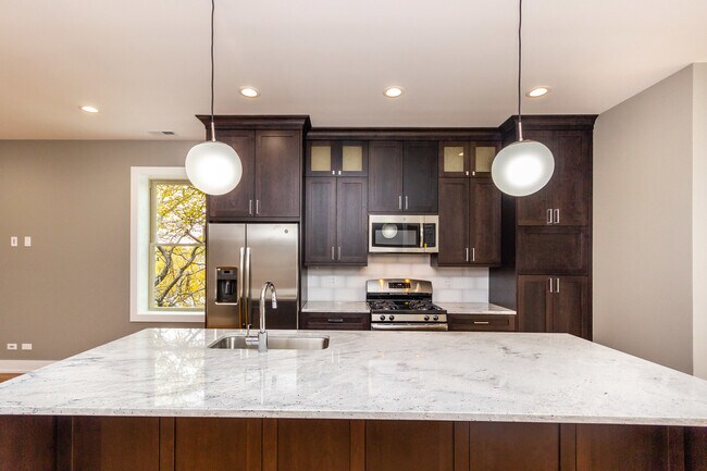 Foto del edificio - 3459 W Belmont Ave