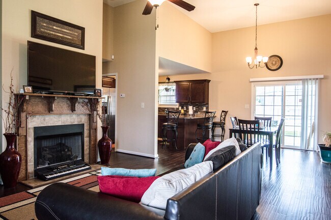 Foto del edificio - 676 Crestone Ln