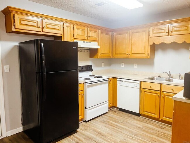 Foto del edificio - 3711 Sanford Dr