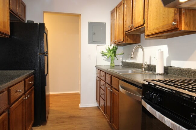 Foto del edificio - 63 Niles Hill Rd