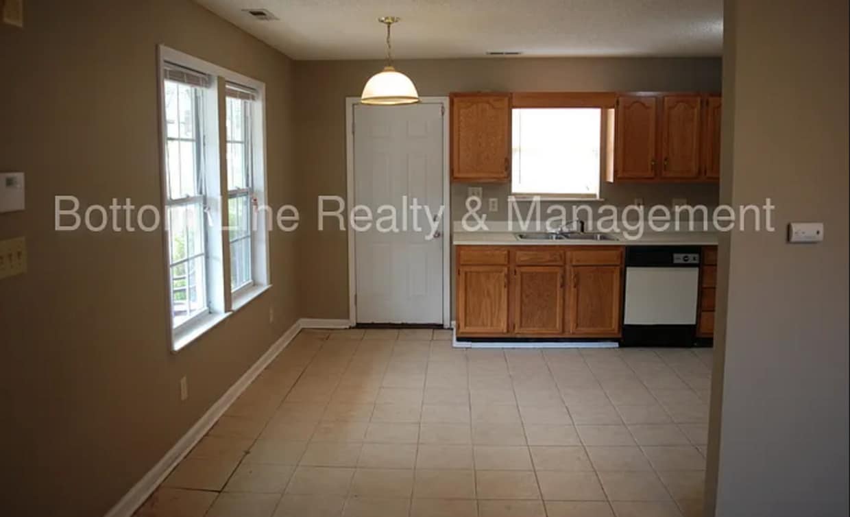 Building Photo - 2 bedroom apartment for rent in a great location