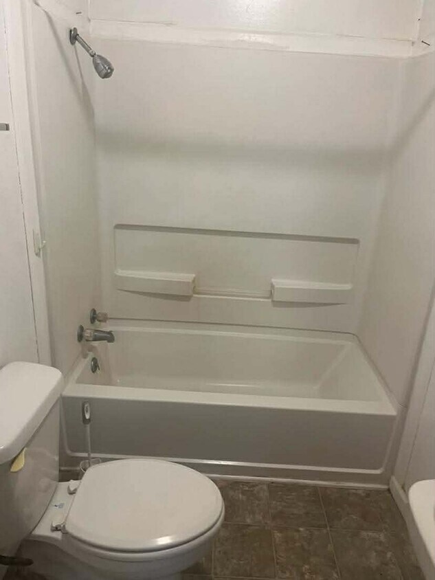 Foto del edificio - 916 W Main St