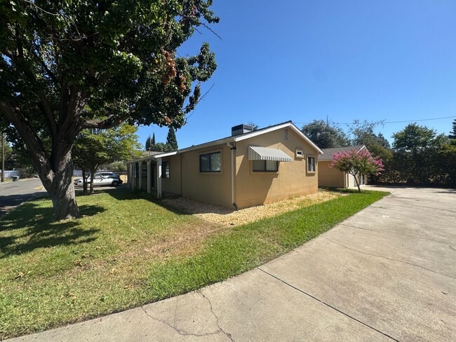 Building Photo - 2720 Larry Ln