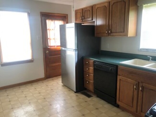 Foto del edificio - Two bedroom one bath home in Huntington