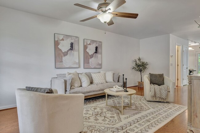 Building Photo - 282 Killian Way