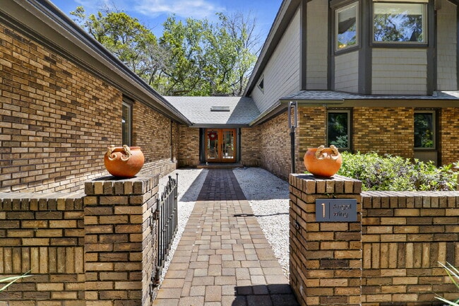 Building Photo - 1 Angel Wing Dr