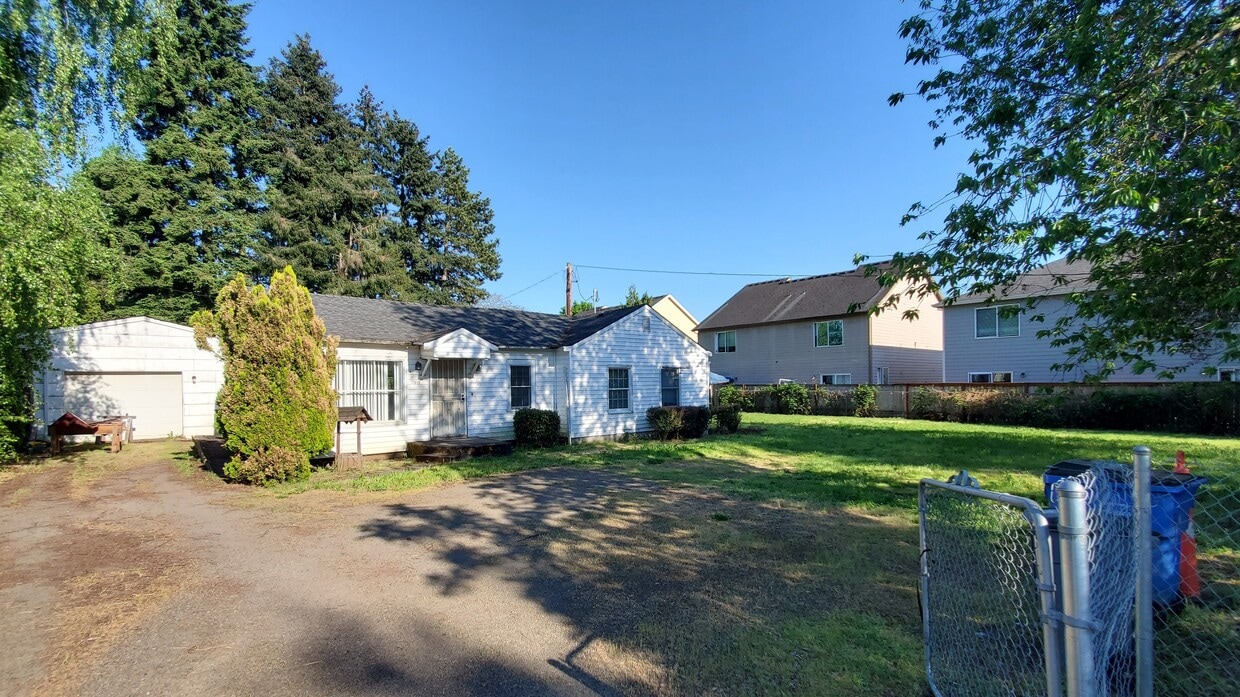 Front - 2915 NE Stapleton Rd