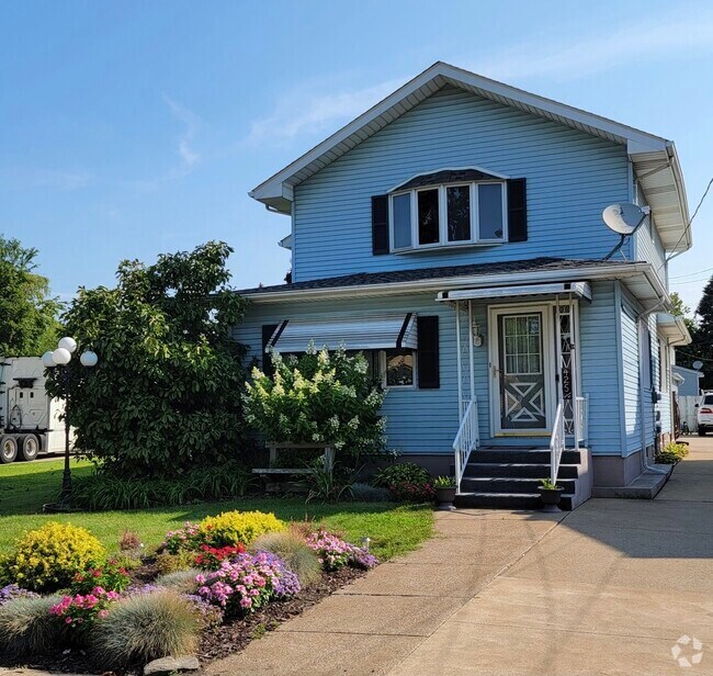 Lake Cliff Park Houses for Rent with a Garage Erie, PA 1 Homes