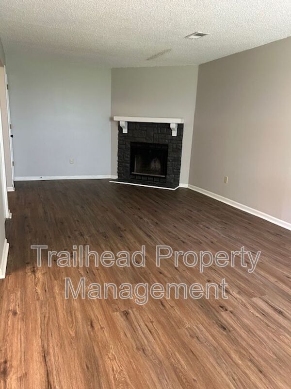 Foto del edificio - 8302 N Everton Ave