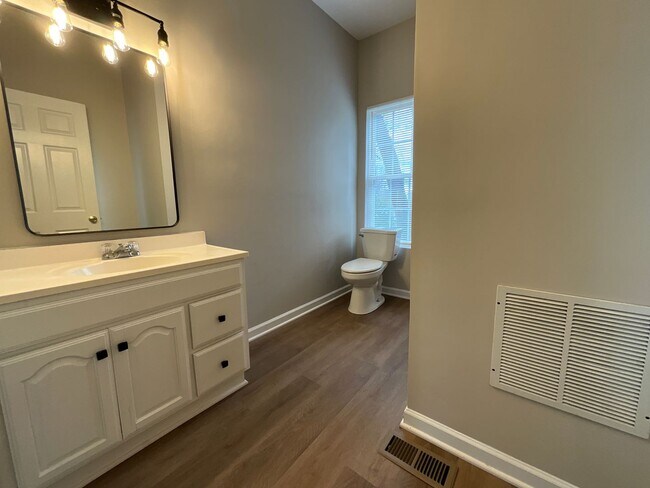 Building Photo - Totally Renovated Home in Glenwood!