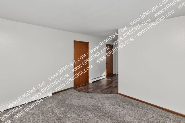 Building Photo - 312 E 5th St