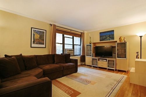 Primary Photo - 210 E 70th St