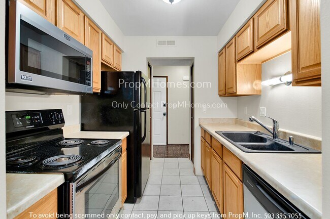 Foto del edificio - Two Bedroom Home In Milwaukie Oregon W/ Fi...