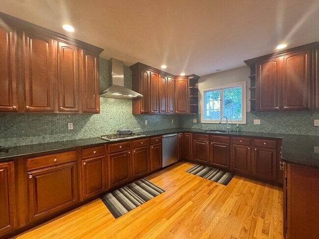 Building Photo - 44 Rockridge Rd
