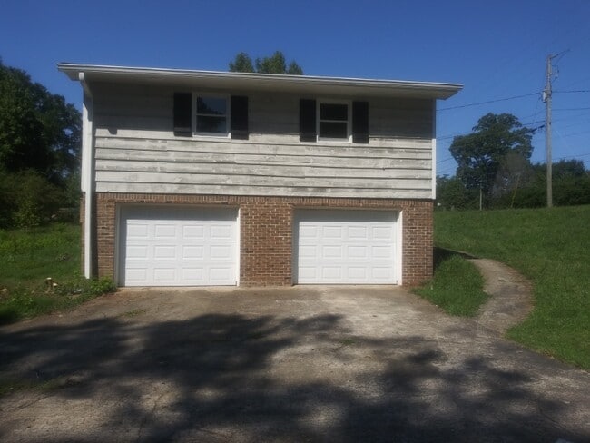 Building Photo - 3150 Sandy Plains Rd