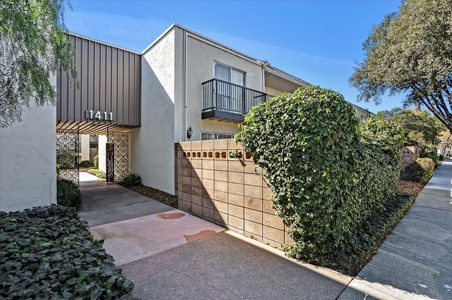 Building Photo - 1411 Creekside Dr