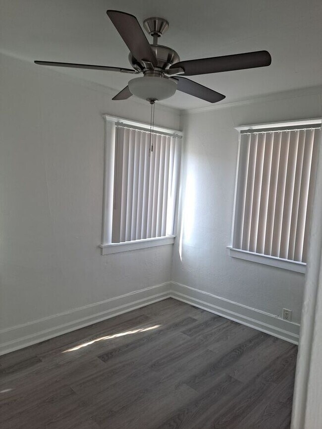 Building Photo - North Park- Jr 1 bedroom upstairs