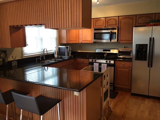 New kitchen, granite counters, pantry, hardwo - 1420 Marie St