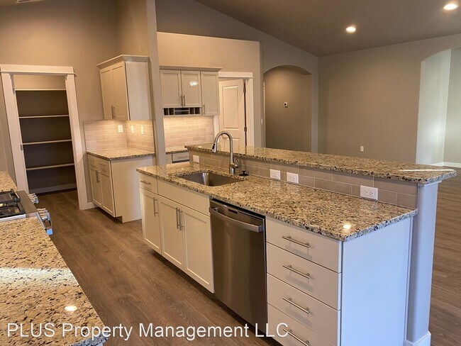 Foto del edificio - 4 br, 2 bath House - 61351 SE Preston St.