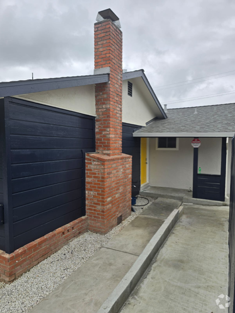 Building Photo - 351 Swan Way
