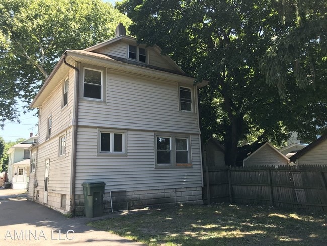 Building Photo - 3 br, 1 bath House - 19 Dix St.