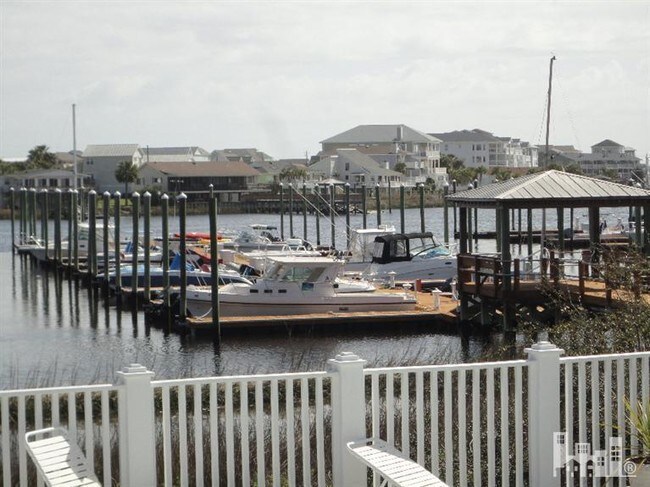 Building Photo - 211 Silver Sloop Way