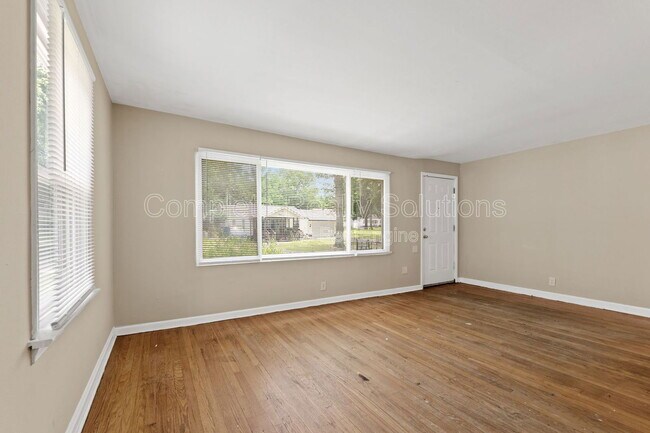 Foto del edificio - 2019 Raven Dr