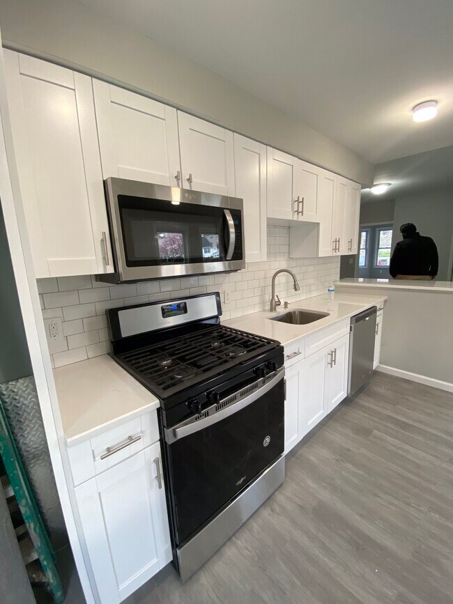Building Photo - 48 Entwistle Ave