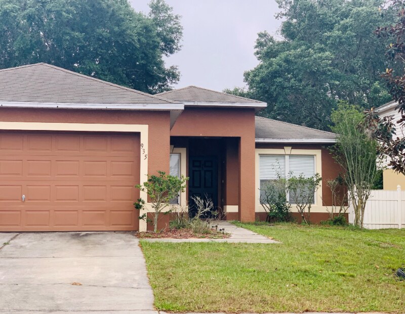 935 Vanderbilt Dr, Eustis, FL 32726 House for Rent in Eustis, FL